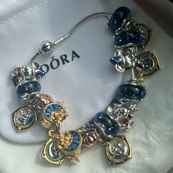 Pandora Disney Mickey & Minnie Mouse Crescent Moon Charm verified at store - Picture 9 of 13